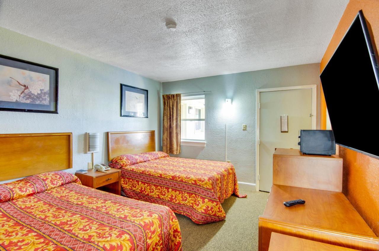 Scottish Inns Collinsville - Martinsville Exterior photo